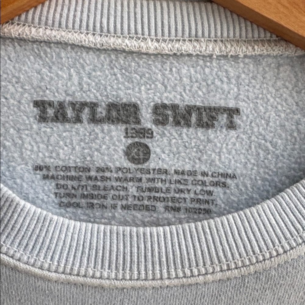 Taylor Swift 1989 Light Blue Crewneck Sweatshirt Size XL - Picture 4 of 9